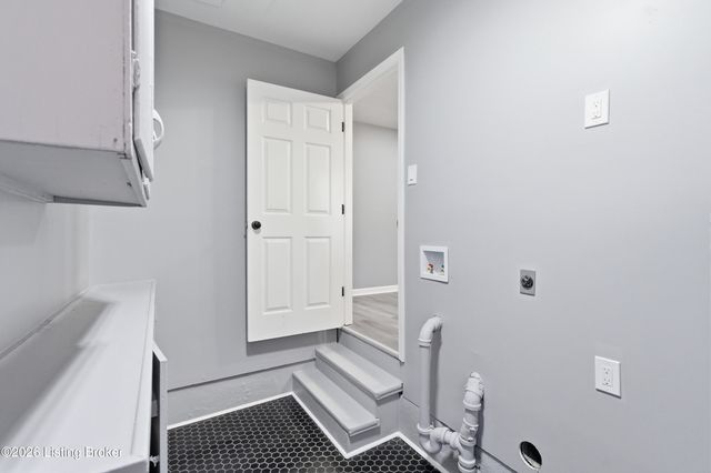 5810 Emmalee Dr, Louisville, KY 40219