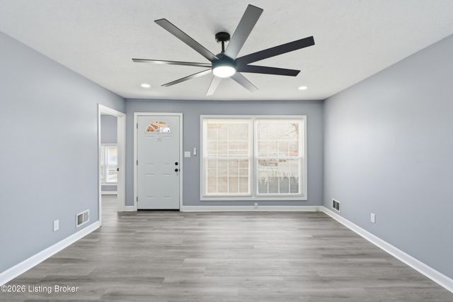 5810 Emmalee Dr, Louisville, KY 40219