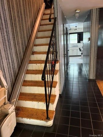 6275 Douglaston Parkway 11, Little Neck, NY 11362