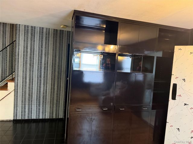 6275 Douglaston Parkway 11, Little Neck, NY 11362