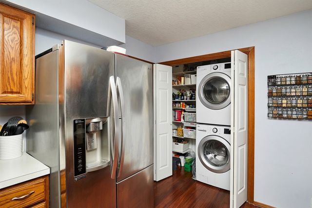 4715 84th Street C, Urbandale, IA 50322