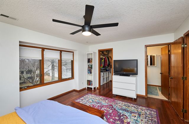 4715 84th Street C, Urbandale, IA 50322