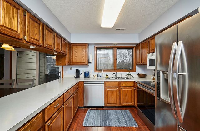 4715 84th Street C, Urbandale, IA 50322