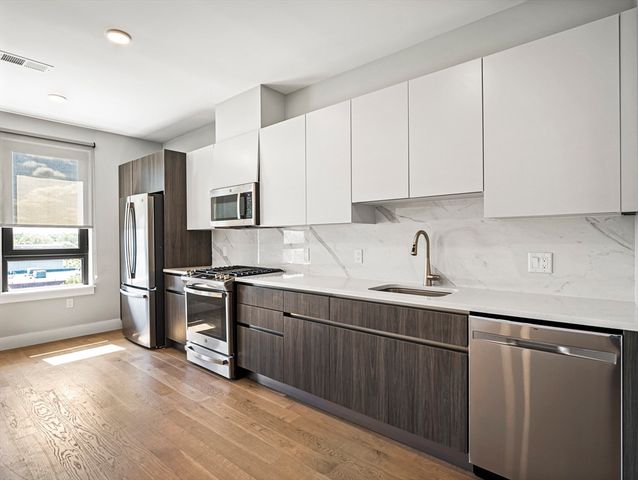 9 Central St 405, Somerville, MA 02143