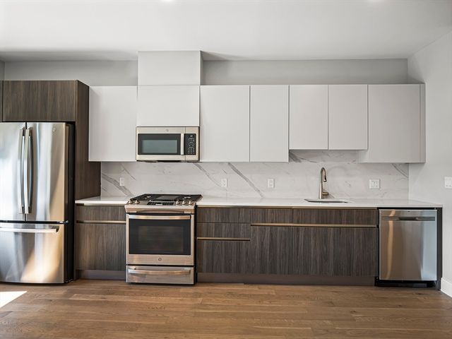 9 Central St 405, Somerville, MA 02143