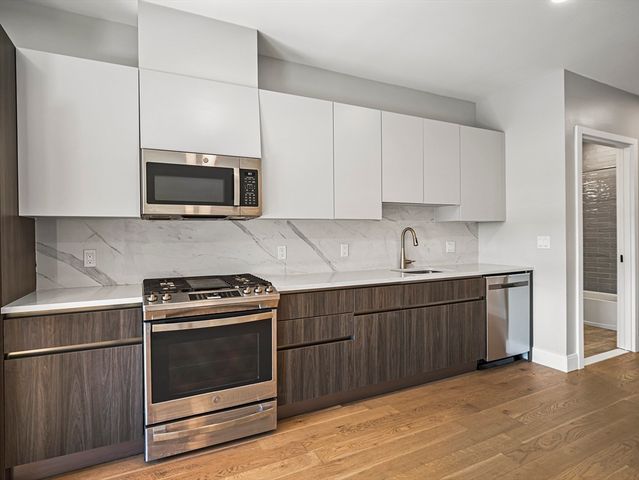 9 Central St 405, Somerville, MA 02143