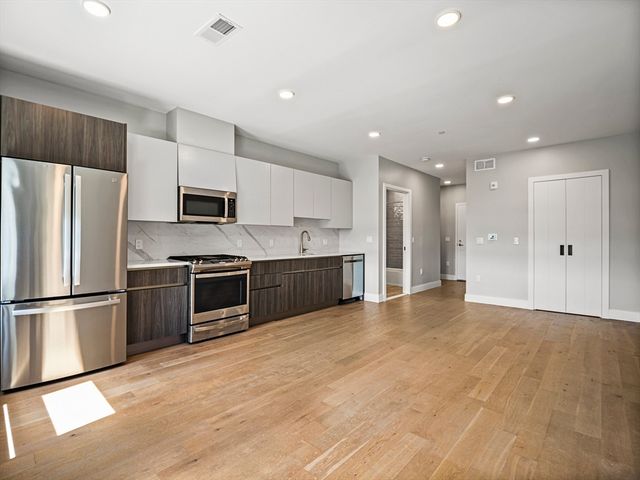 9 Central St 405, Somerville, MA 02143