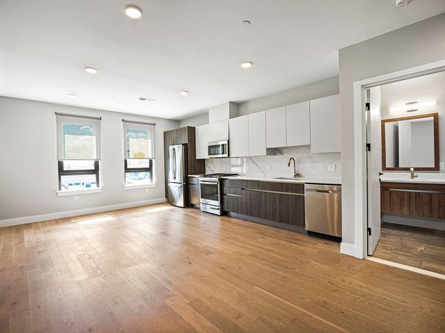 9 Central St 405, Somerville, MA 02143