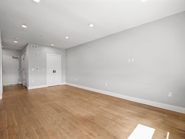 9 Central St 405, Somerville, MA 02143