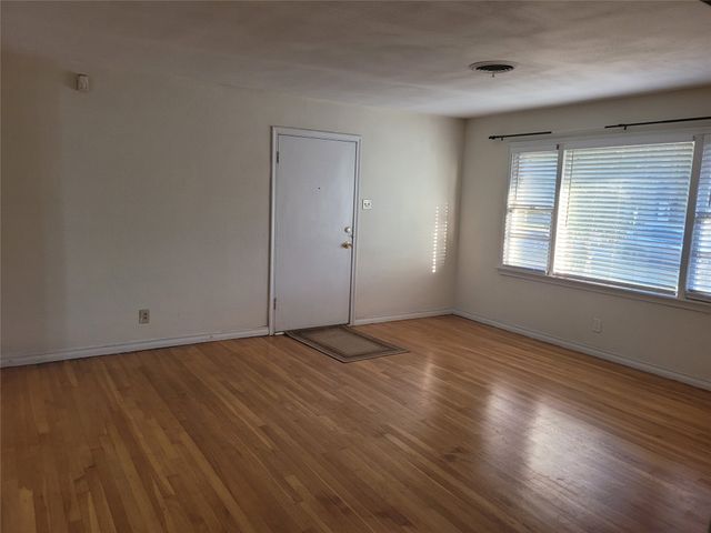 2953 Primrose Lane, Farmers Branch, TX 75234