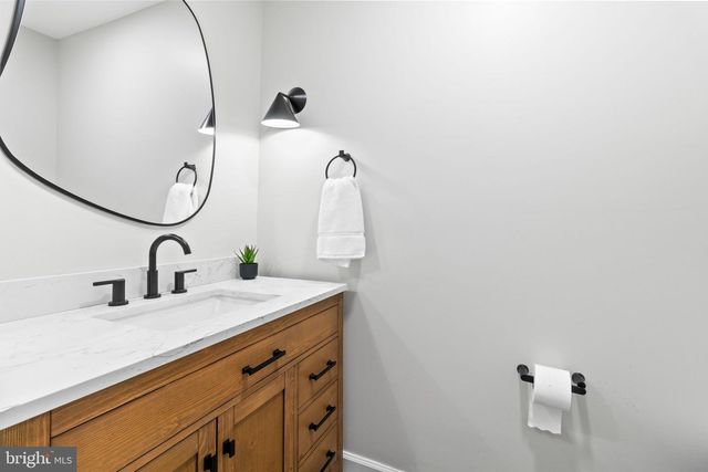 221 EMERALD HILL DR, Fort Washington, MD 20744