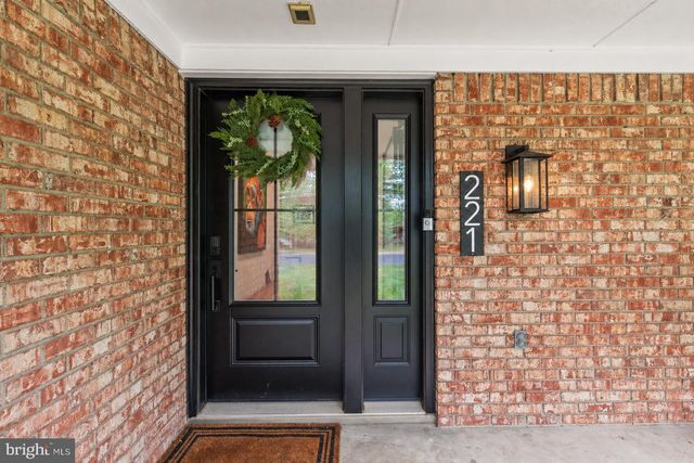 221 EMERALD HILL DR, Fort Washington, MD 20744