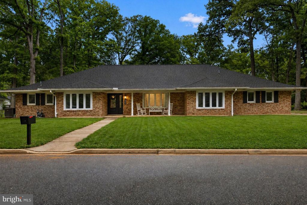 221 EMERALD HILL DR, Fort Washington, MD 20744