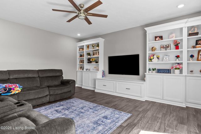 11717 Sandhill Preserve Dr, Louisville, KY 40229