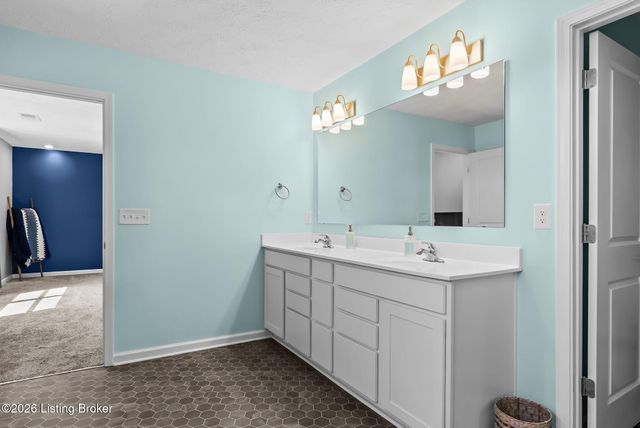 11717 Sandhill Preserve Dr, Louisville, KY 40229