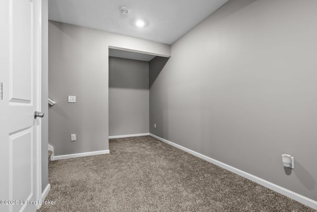 11717 Sandhill Preserve Dr, Louisville, KY 40229