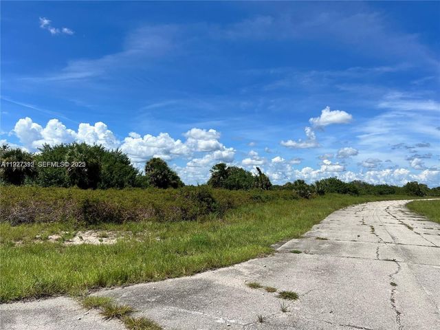 800 Berkshire, La Belle, FL 33935