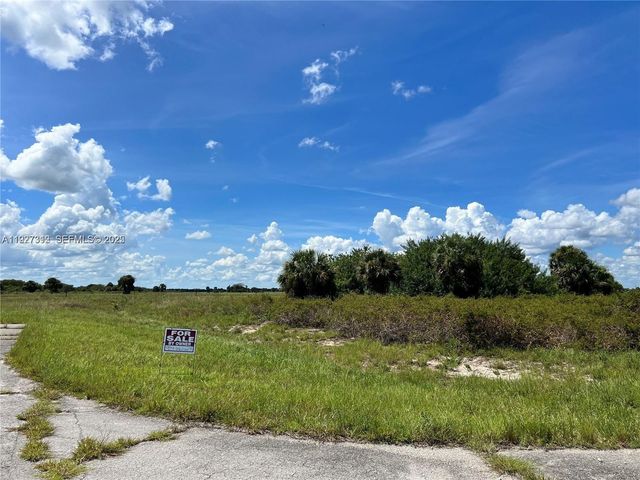 800 Berkshire, La Belle, FL 33935