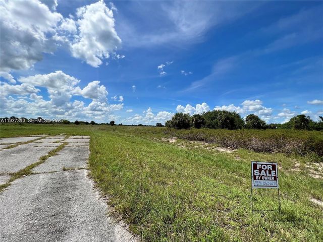 800 Berkshire, La Belle, FL 33935