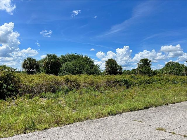 800 Berkshire, La Belle, FL 33935