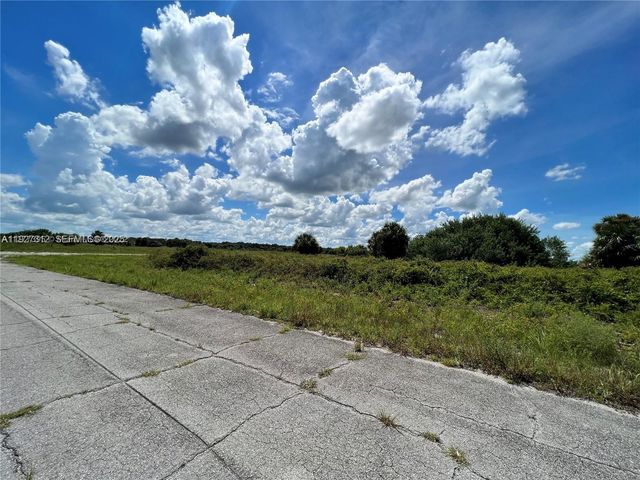 800 Berkshire, La Belle, FL 33935