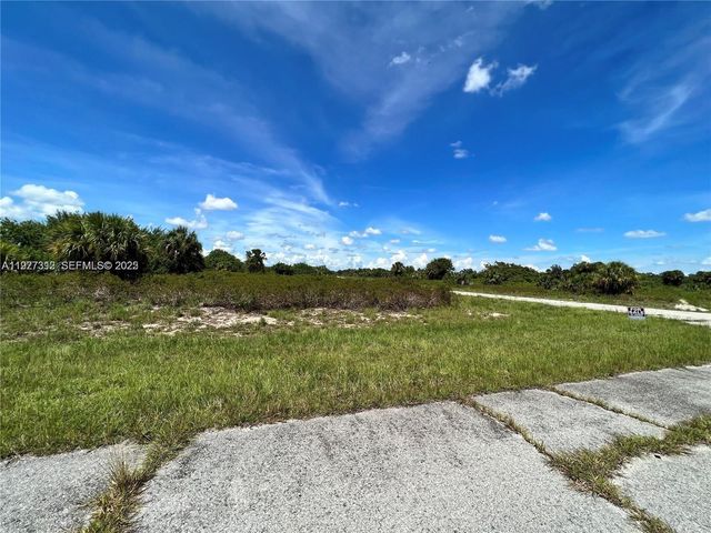 800 Berkshire, La Belle, FL 33935