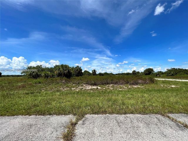 800 Berkshire, La Belle, FL 33935