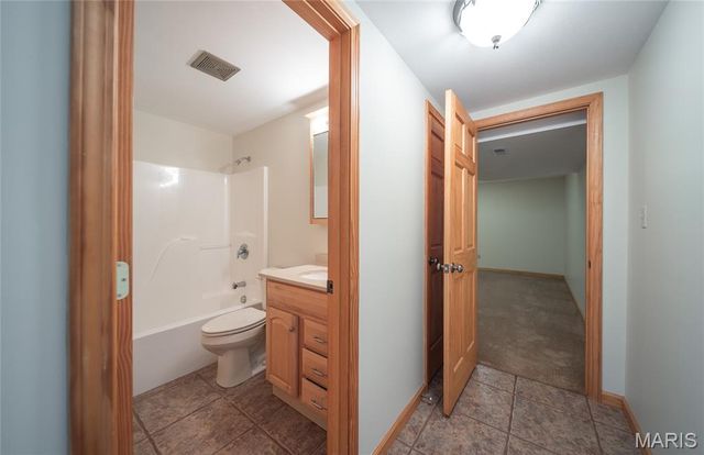 622 Elk Run, St Clair, MO 63077