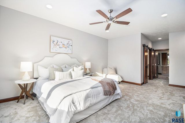 27217 Regal Ct Court, Sioux Falls, SD 57108