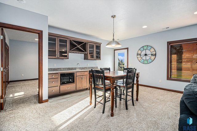 27217 Regal Ct Court, Sioux Falls, SD 57108