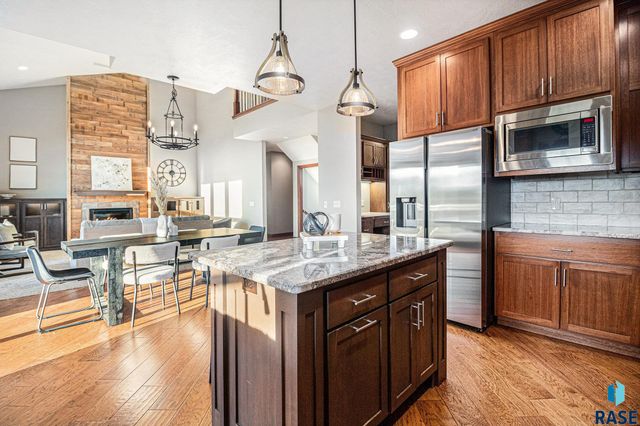 27217 Regal Ct Court, Sioux Falls, SD 57108