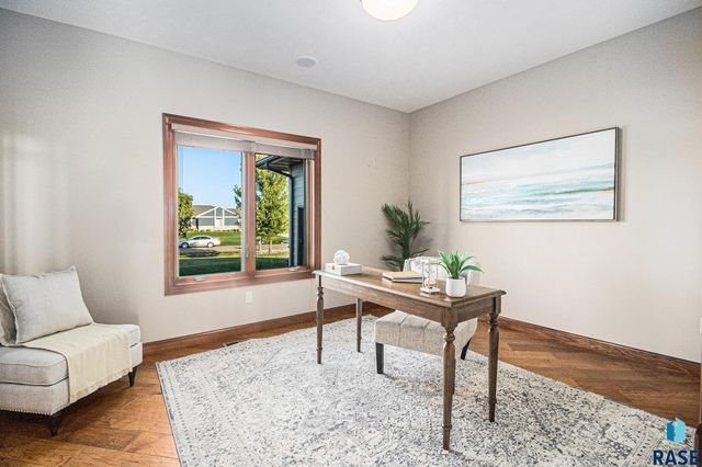 27217 Regal Ct Court, Sioux Falls, SD 57108