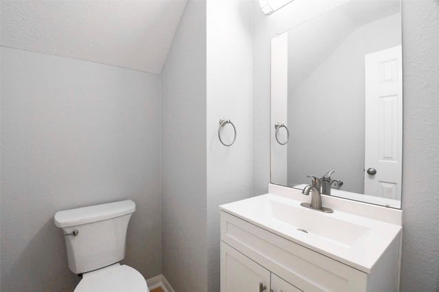 815 Robins Way, Stafford, TX 77477