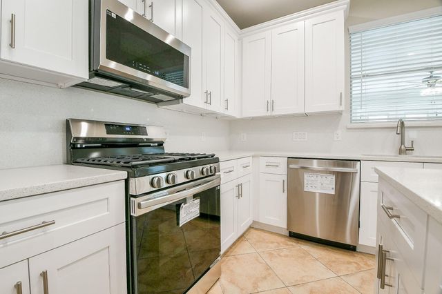 815 Robins Way, Stafford, TX 77477