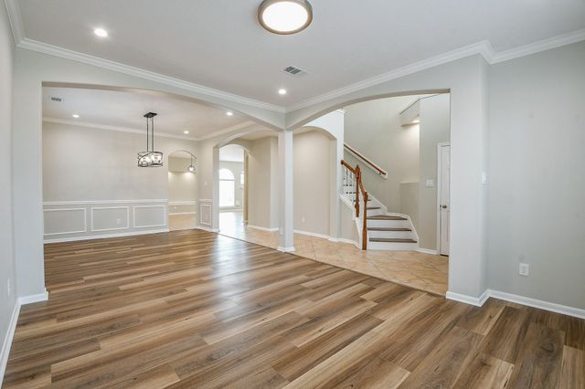 815 Robins Way, Stafford, TX 77477
