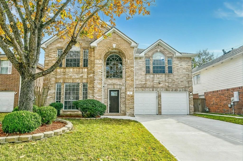 815 Robins Way, Stafford, TX 77477