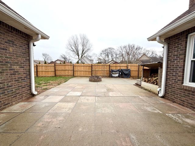 979 Culverson Ct, Clarksville, TN 37040