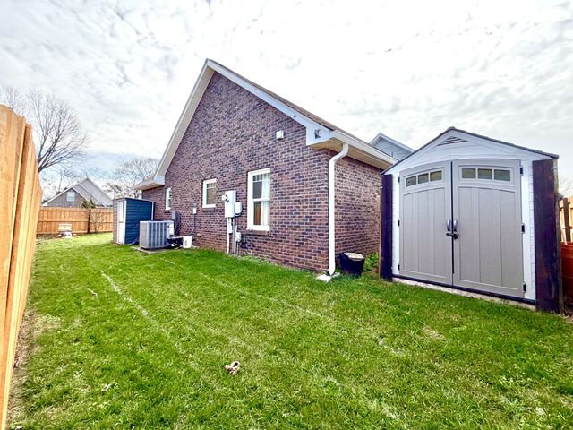 979 Culverson Ct, Clarksville, TN 37040