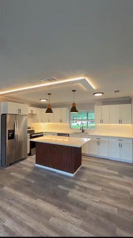 1000 E DIXIE AVENUE, Leesburg, FL 34748