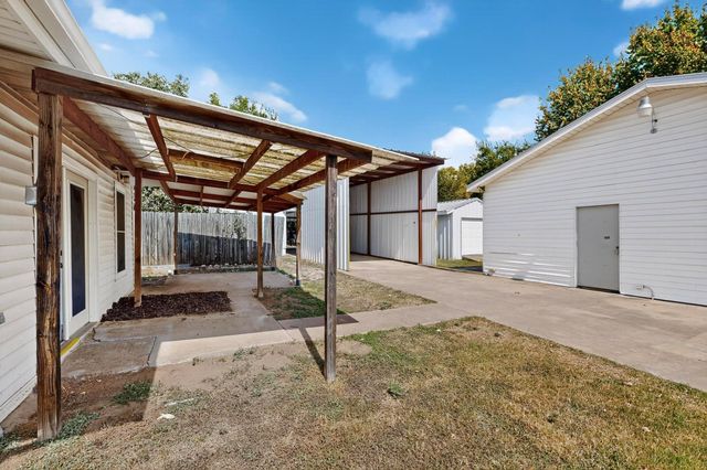 157 SE Tarrant Avenue, Burleson, TX 76028