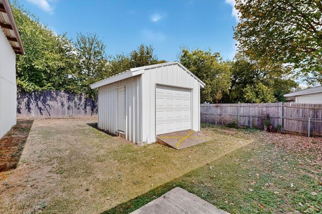 157 SE Tarrant Avenue, Burleson, TX 76028