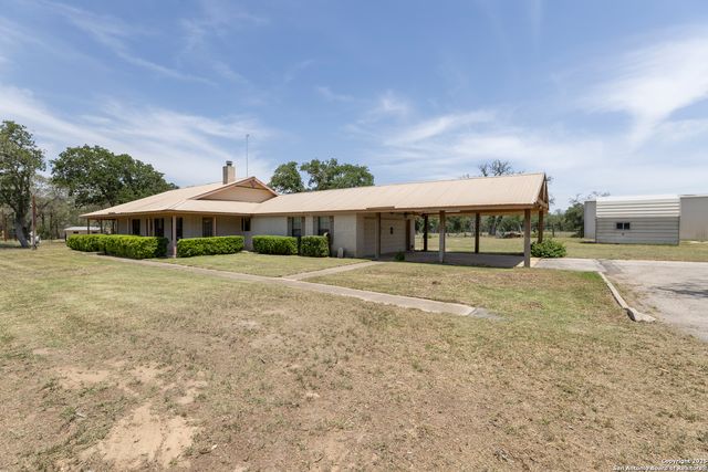 1941 Deer Trail, Floresville, TX 78114