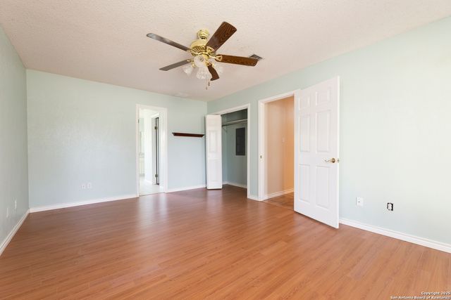 1941 Deer Trail, Floresville, TX 78114