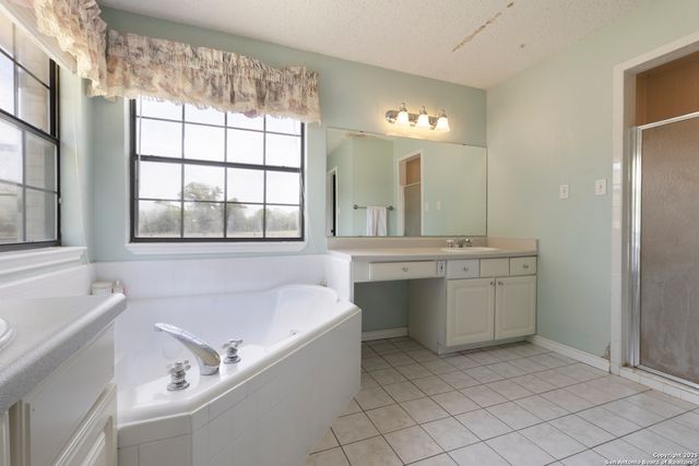 1941 Deer Trail, Floresville, TX 78114
