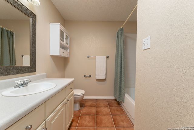 1941 Deer Trail, Floresville, TX 78114