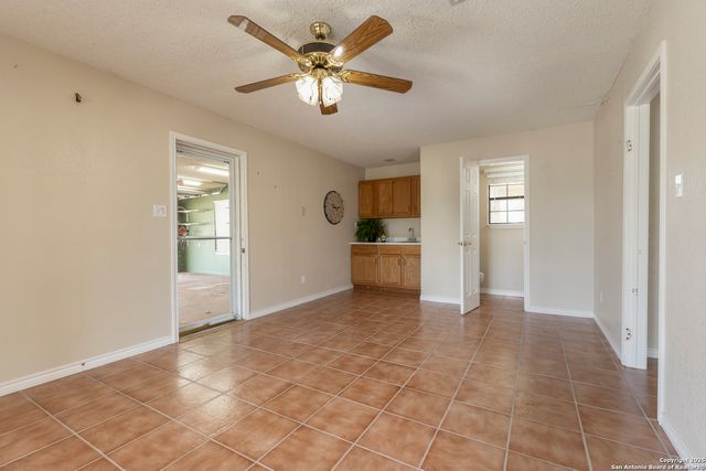 1941 Deer Trail, Floresville, TX 78114
