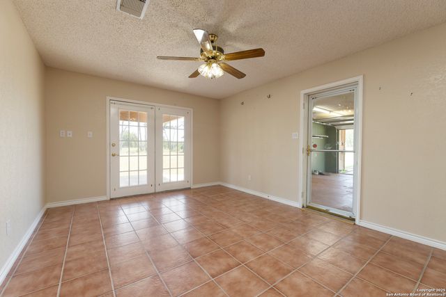 1941 Deer Trail, Floresville, TX 78114