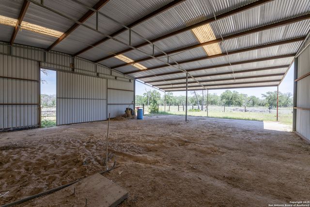 1941 Deer Trail, Floresville, TX 78114