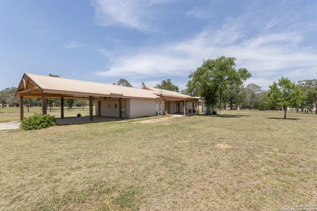 1941 Deer Trail, Floresville, TX 78114
