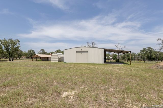 1941 Deer Trail, Floresville, TX 78114
